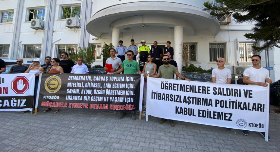 KTOEÖS Maliye Bakanlığı önünde eylem yaptı