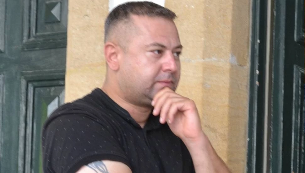 Yanında silah ve mermiler bulundu