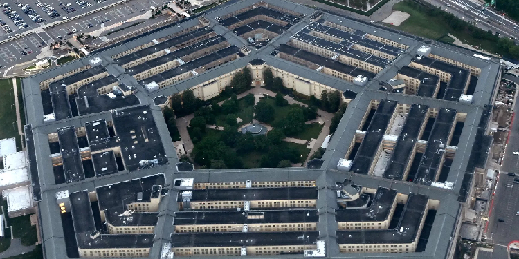Pentagon, “İsrail’in güvenliği” için bölgeye ilave savaş uçakları ve gemiler gönderiyor