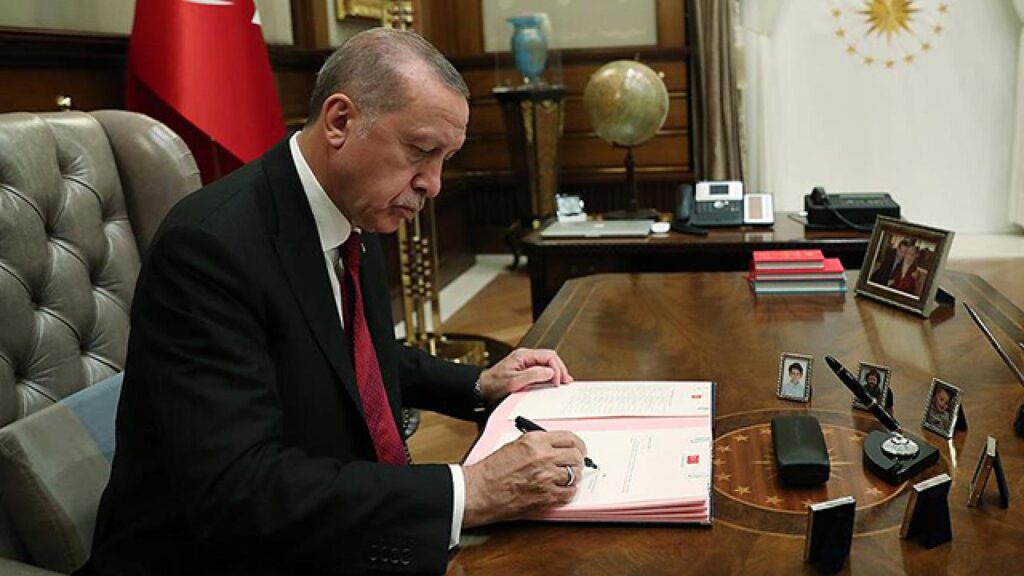 Erdoğan, 13 üniversiteye rektör atadı.