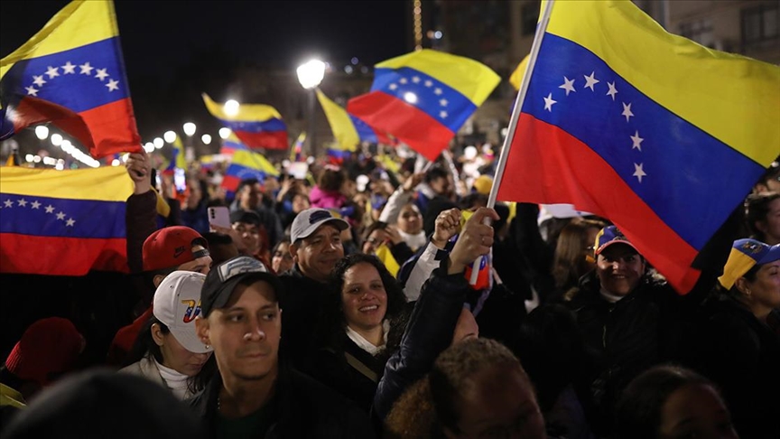 Venezuelalı göçmenler, Maduro’nun seçilmesini protesto etti
