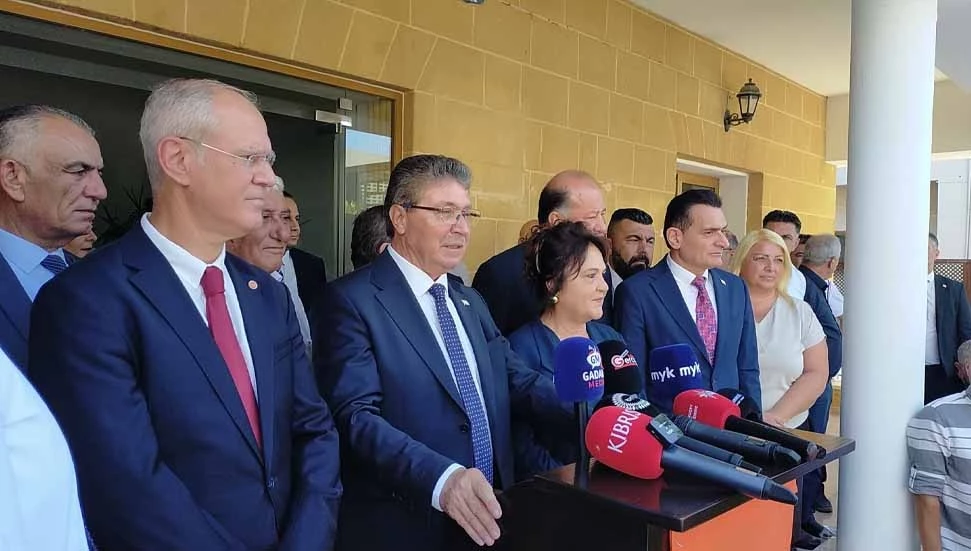 Ünal Üstel adaylık başvurusunu yaptı