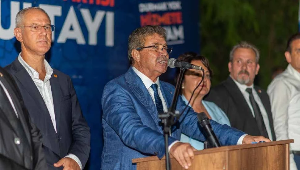 İskele’de Başbakan Ünal Üstel’e tam destek