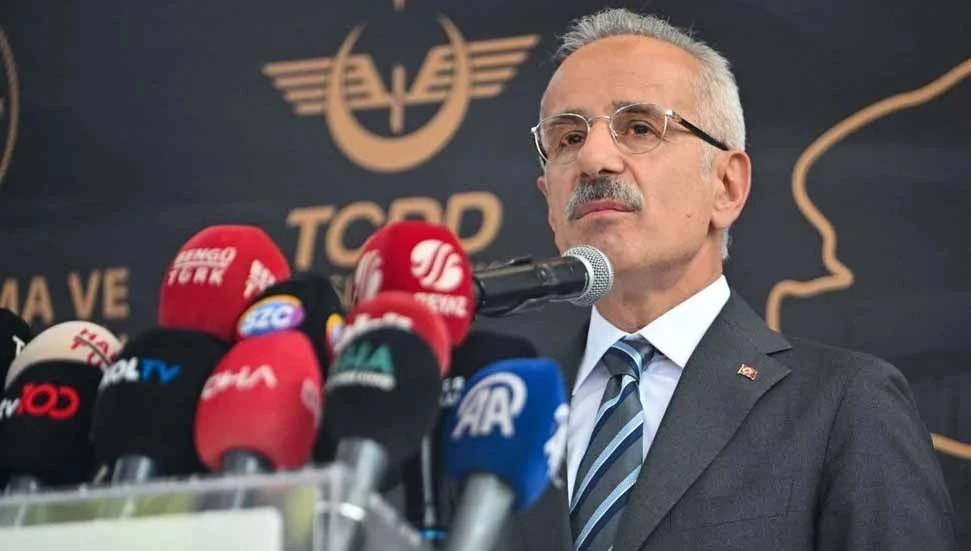 Uraloğlu’ndan Instagram açıklaması: İstediğimiz gerekler yerine getirildiği takdirde erişim engelini kaldıracağız