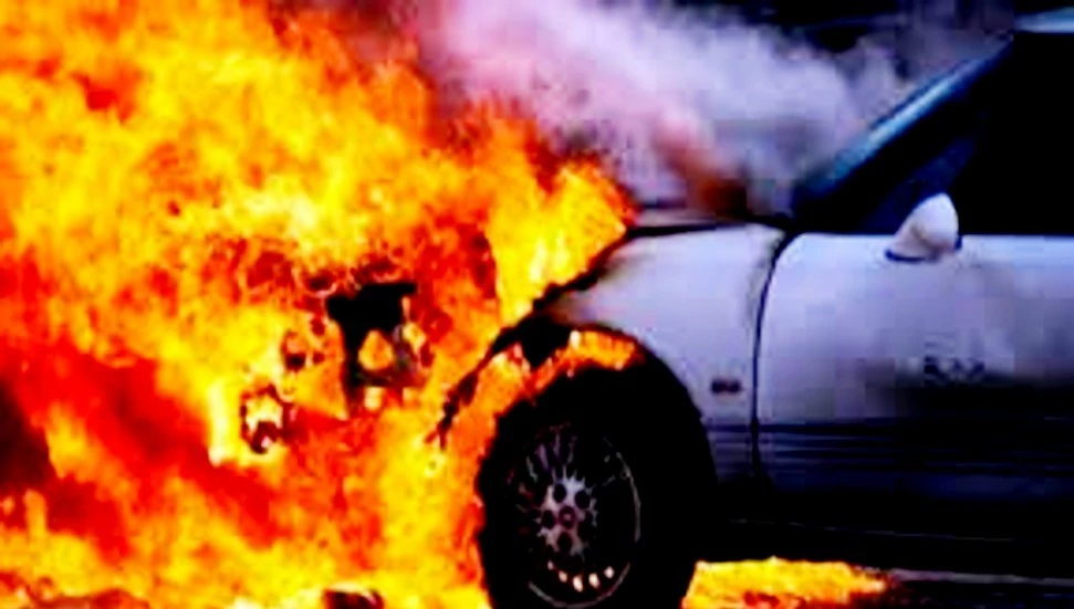 Seyir halindeki araçta yangın çıktı