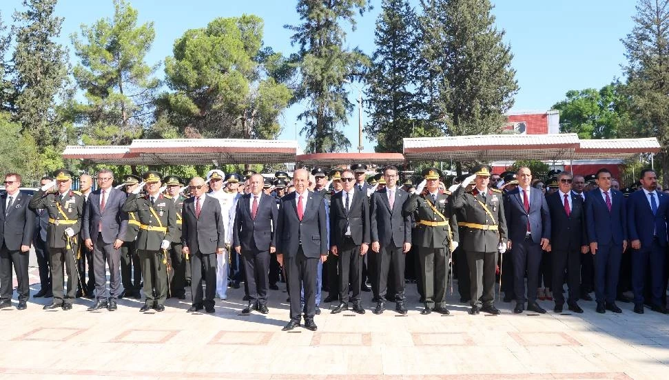 Zafer Bayramı dolayısıyla Atatürk Anıtı’nda tören yapıldı