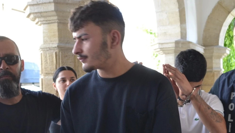 2 genç uyuşturucudan mahkemeye çıkarıldı: 6 gün tutukluluk