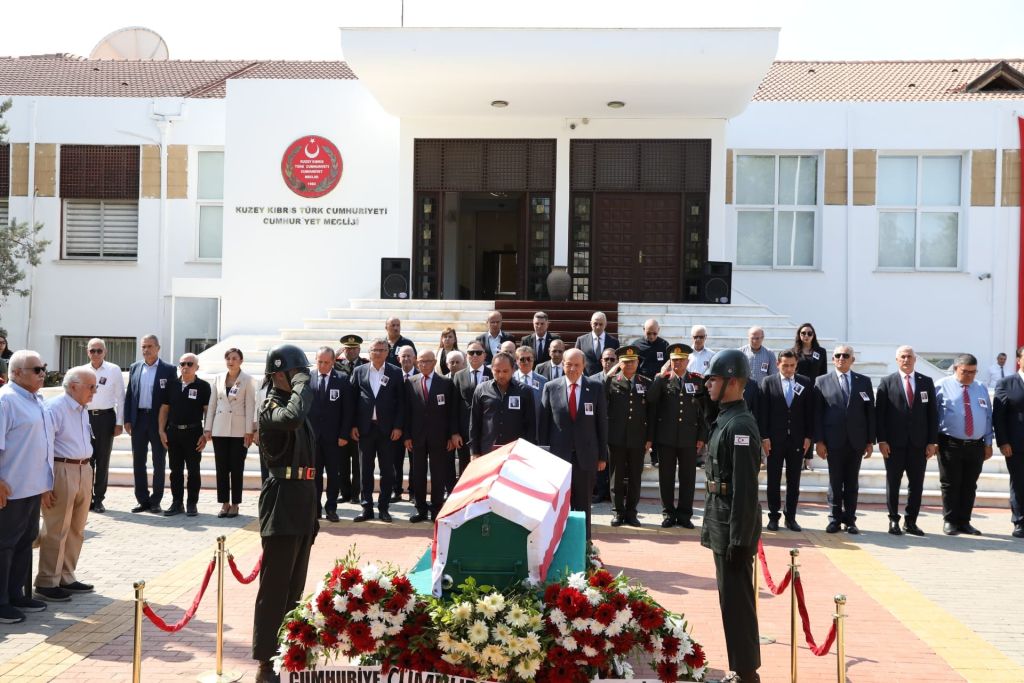 Acarkan son yolculuğuna uğurlanıyor