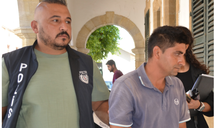 Kapıda unutulan anahtarı kullanarak eve girdi, genç kadını taciz etti!