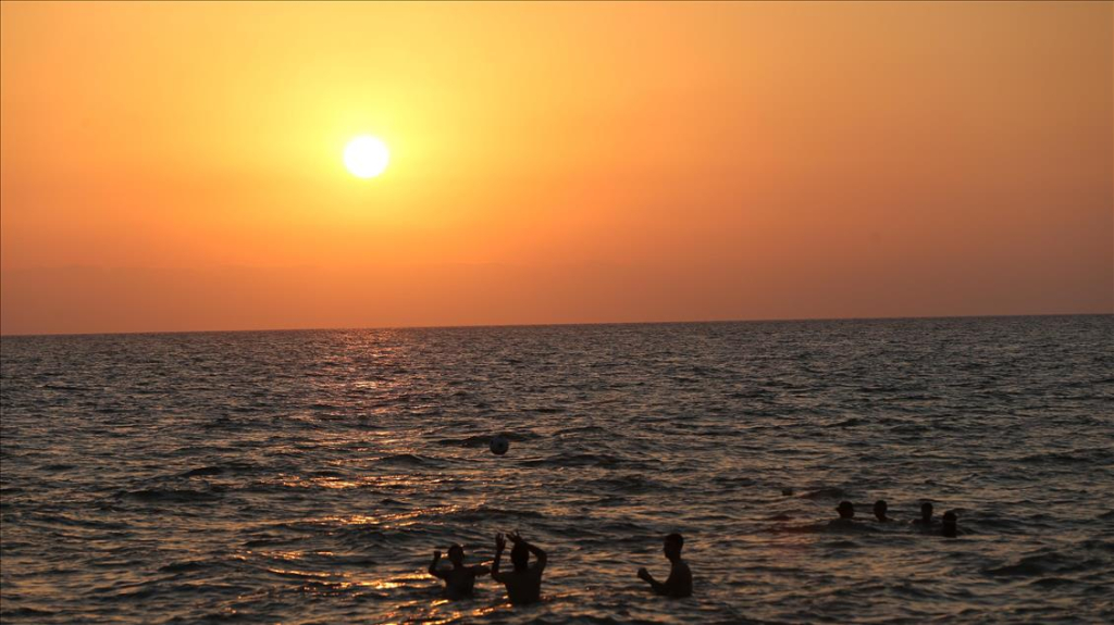 Hava açık ve az bulutlu; Sıcaklık 32-35 derece dolaylarında seyredecek