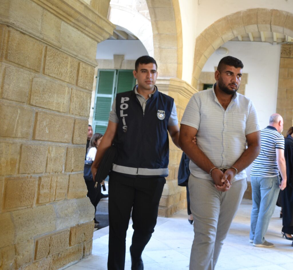 Sahte Pasaportla Ülkeye Giriş Yapan Zanlı, Trafik Kazasında Yakalandı!