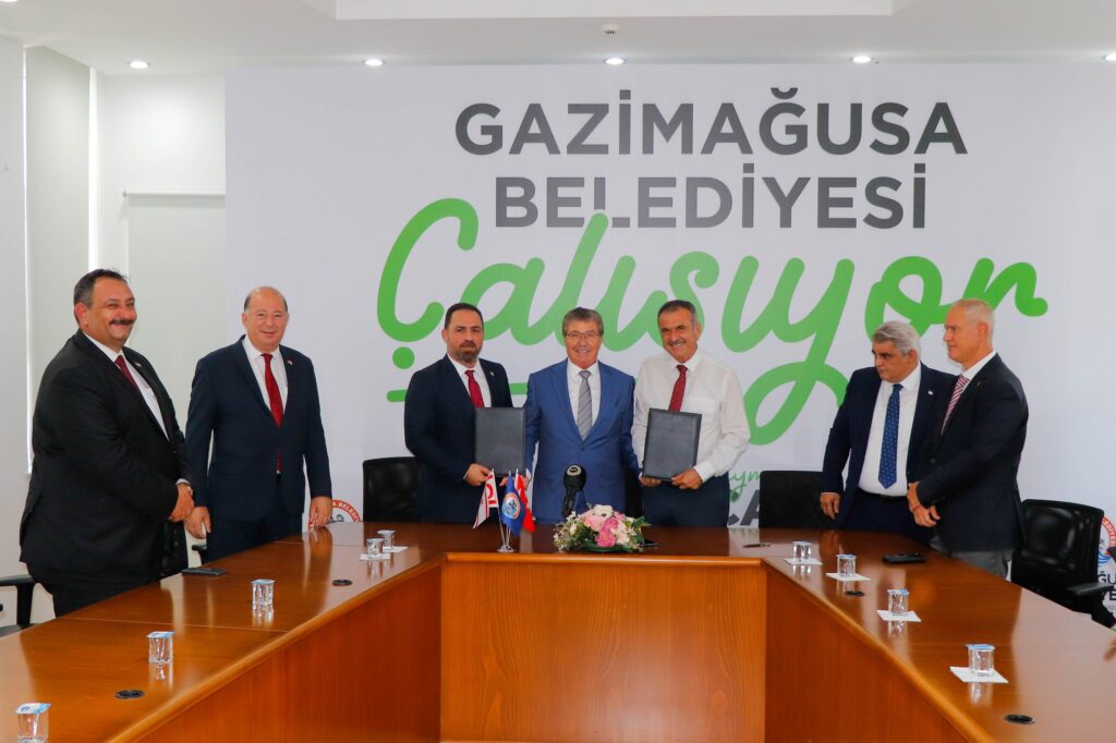 Üstel:”Yerel yönetimlerin rozetine bakmadan hallkımıza hizmet ediyoruz”