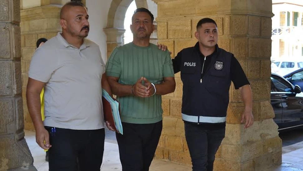 Eşine baktığı gerekçesiyle aracı üzerine sürmüştü… Tutuksuz yagılanacak