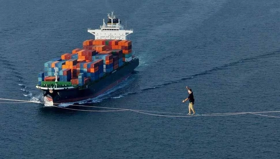 Asya’dan Avrupa’ya ip üstünde geçti