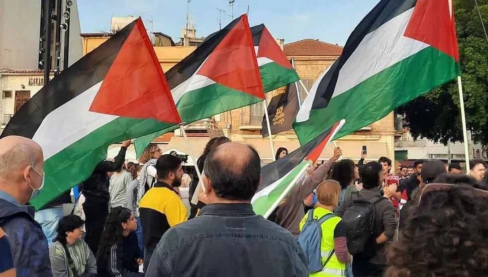 Hristodulidis hükümeti “İsrail’in Filistin soykırımına müdahil olduğu” gerekçesiyle protesto edildi