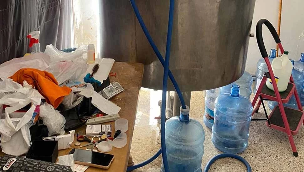 Gazimağusa Belediyesi Zabıta Birimi kurallara uymayan iş yerini mühürledi