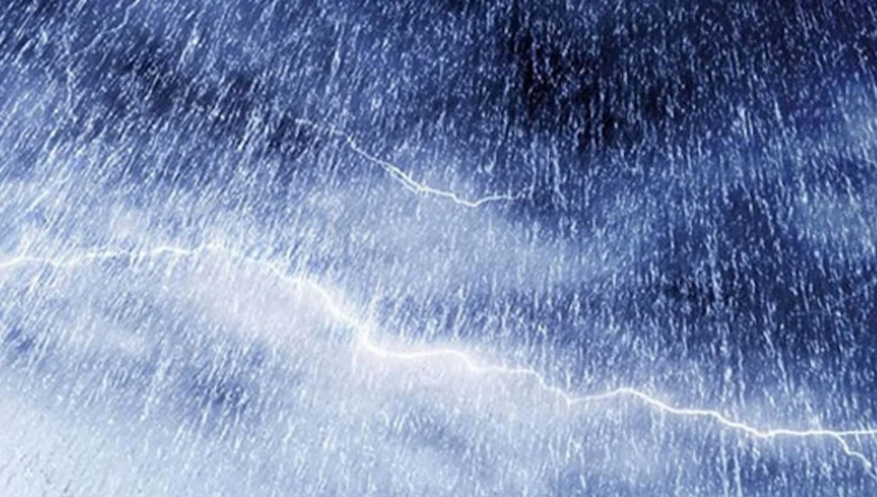 Boğaz’da sağanak yağış: Trafikte görüş mesafesi sıfıra indi