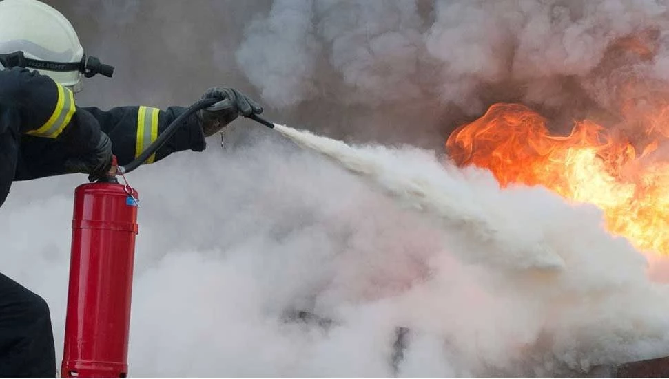 Yıldırım düşmesiyle iki noktada yangın çıktı!