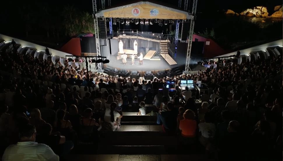 Hırçın Kız, Girne’de izleyici ile buluştu!