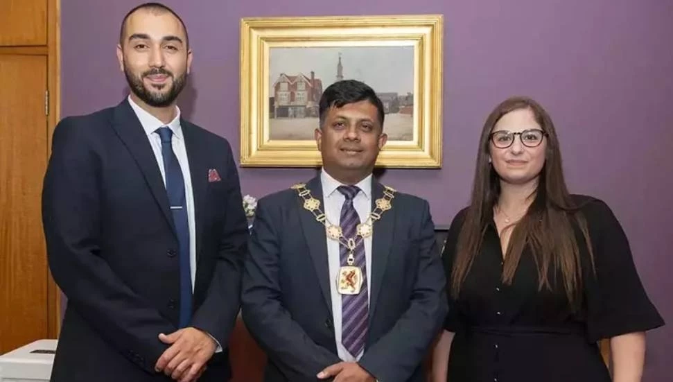 Kıbrıslı Türk Ergin Erbil, Enfield Belediyesi’nin yeni lideri oldu