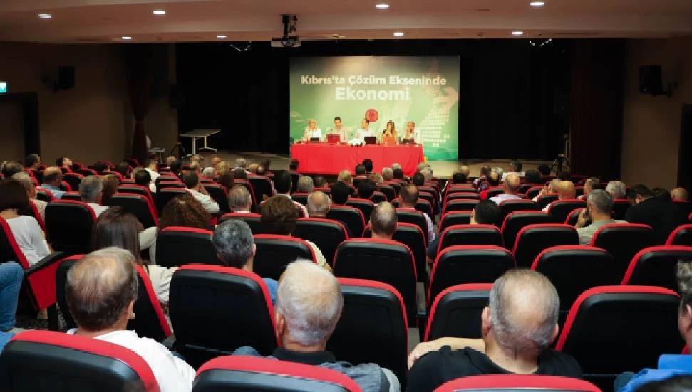 CTP “Kıbrıs’ta Çözüm Ekseninde Ekonomi Paneli” düzenledi