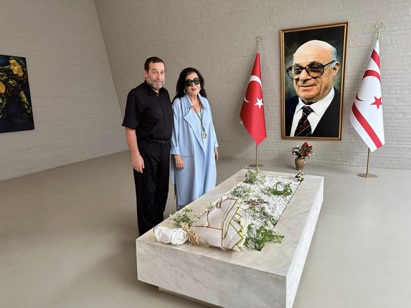Türkan Şoray Rauf Raif Denktaş’ın kabrini ziyaret etti