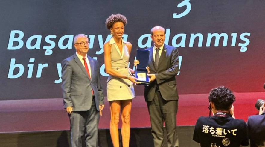 Yılın sporcusu ödülü Buse Savaşkan’a gitti