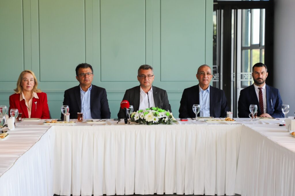 Erhürman: Ülke çalkantılı günlerden geçiyor