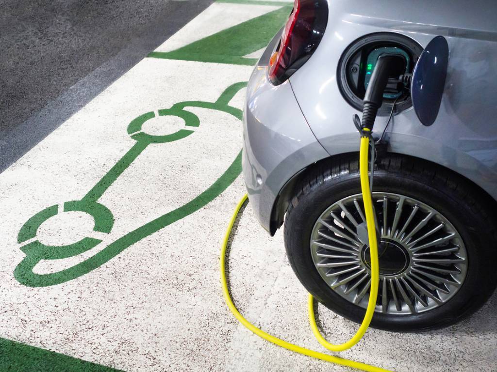 Dünyadaki elektrikli araç satışları eylülde rekor kırdı