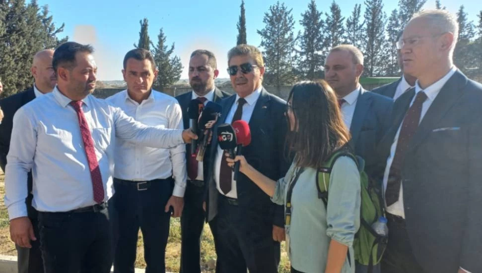 Üstel, yaşamını yitiren bebeğin cenazesine katıldı