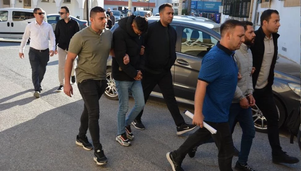 Kundaklama olayında zanlılar yeniden mahkemeye çıkarıldı
