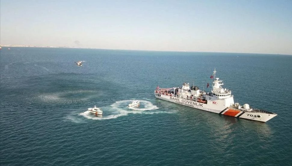 Akdeniz’de 29 Ekim’e özel “deniz gözü” gösterisi yapıldı