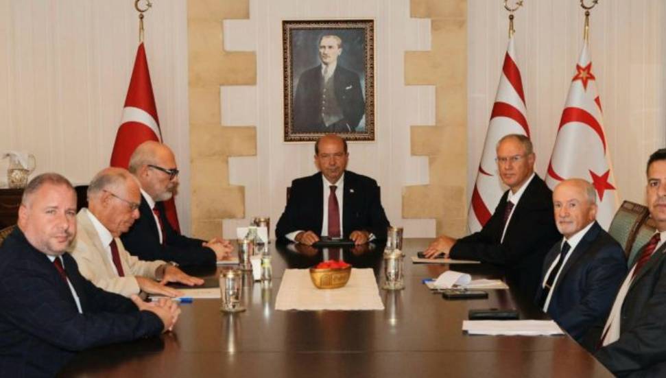 Cumhurbaşkanı Tatar, üçlü görüşme öncesi istişarelerini sürdürüyor
