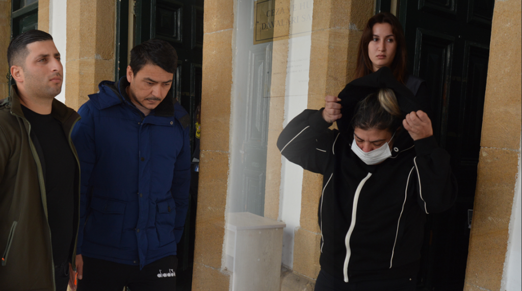 Bankanın hesabındaki paraları kumarda harcadığını itiraf etti