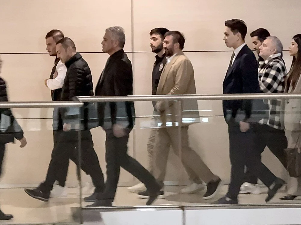 Ünlü isimlere yasa dışı bahis soruşturması: Mehmet Ali Erbil, Serdar Ortaç ve Batuhan Karadeniz gözaltında