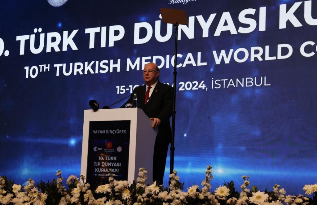 Dinçyürek, İstanbul’da düzenlenen 10. Türk Tıp Dünyası Kurultayı’na katıldı