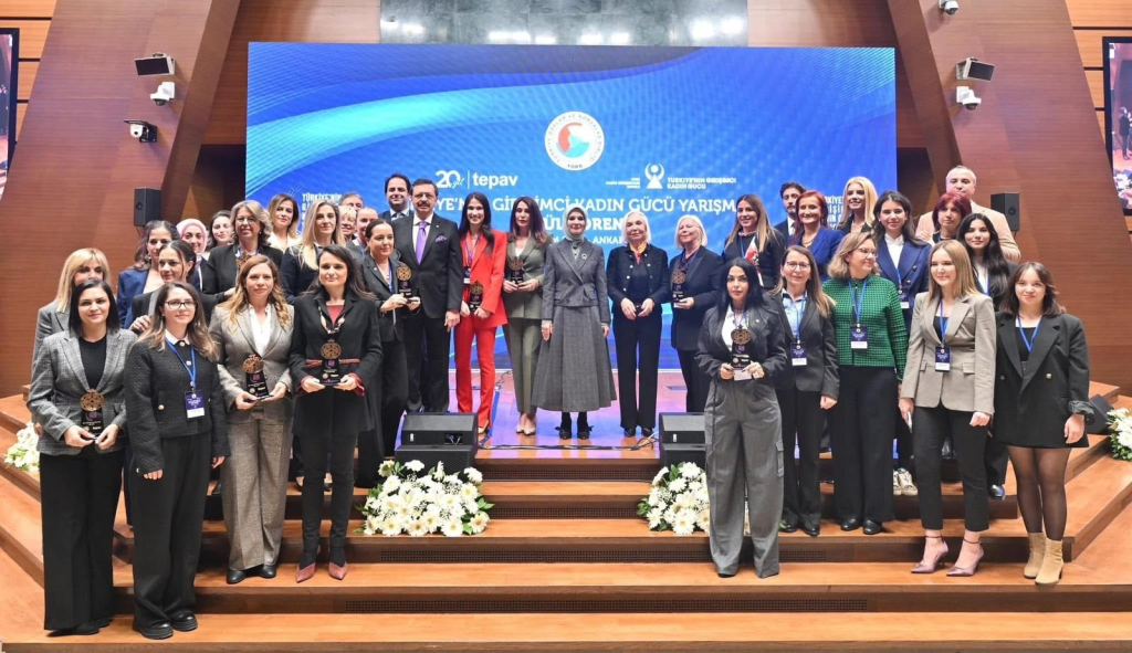 Girişimci Kadın Gücü Yarışması’nın KKTC Kategorisinde ödül almaya layık bulunanlara ödülleri verildi