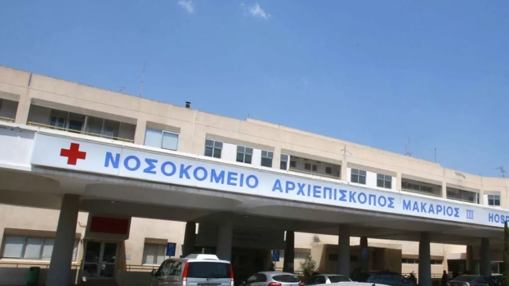 Otopsi için Makarios Hastanesi’nde ölen bebeklerinin mezarının açılmasını istiyorlar