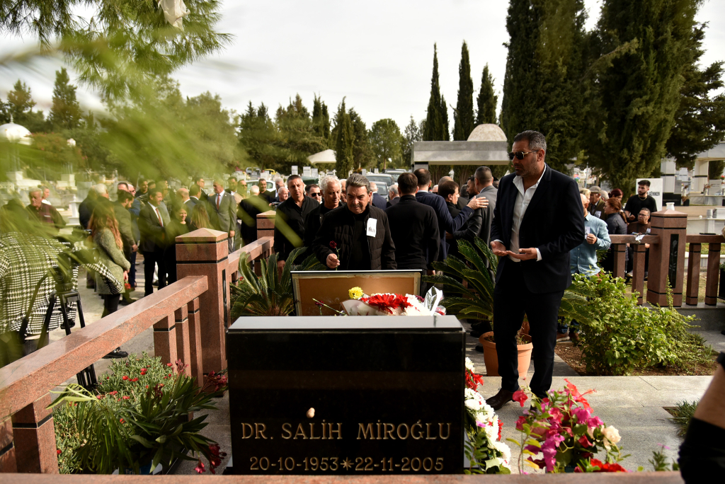 Salih Miroğlu 19’uncu ölüm yıl dönümünde mezarı başında anıldı