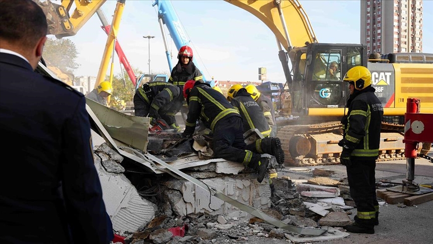 Sırbistan’da tren istasyonundaki beton sundurmanın çökmesi sonucu 14 kişi öldü
