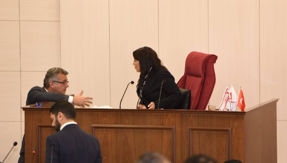 Meclis’te oturum sayısı tartışması: Erhürman sekizinci Atun dokuzuncu oturum dedi!