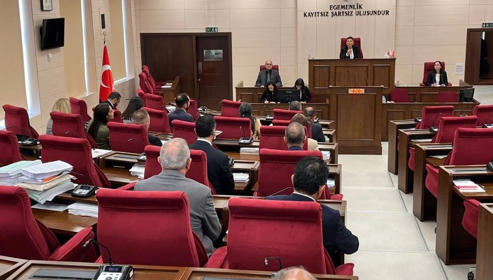 Özdenefe Meclis’i açtı, BRT yayını kesti, Atun, “gasp” dedi