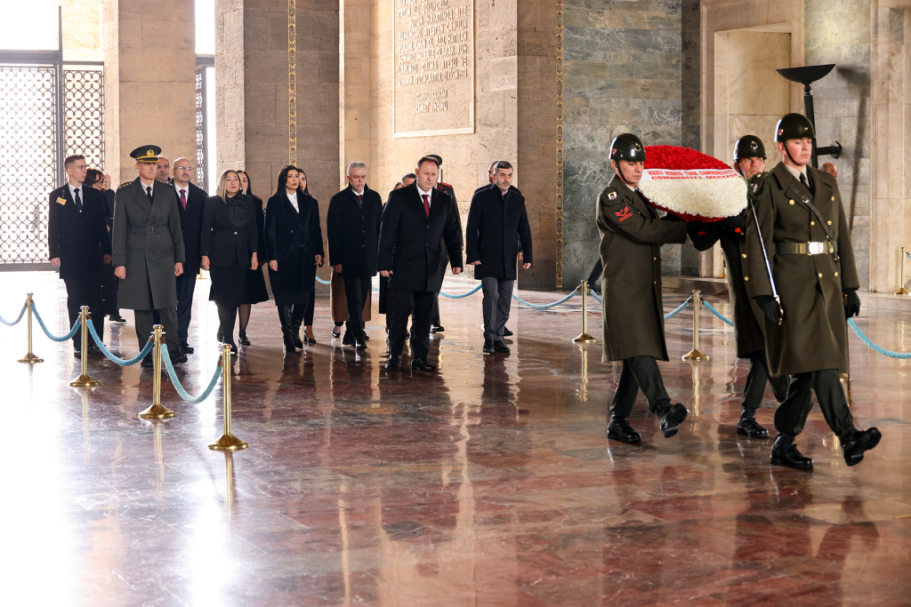 Meclis Başkanı Öztürkler, Anıtkabir’i ziyaret etti