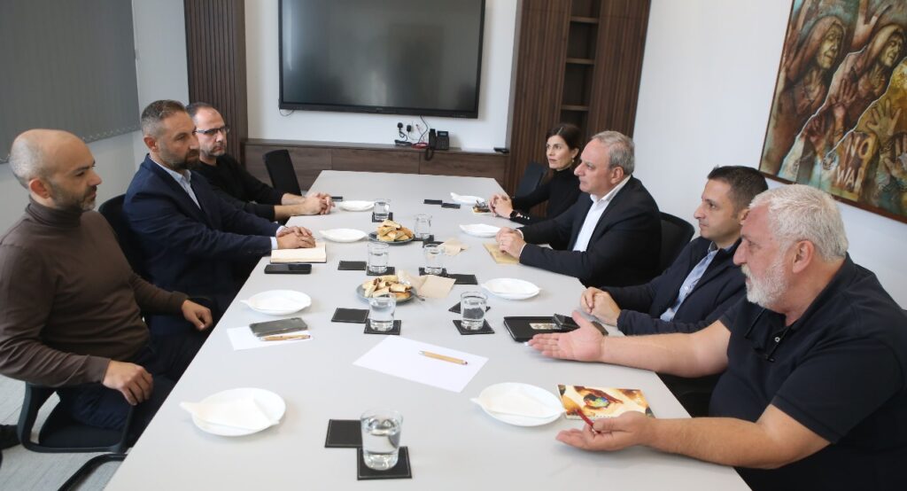 AKEL ve KTÖS heyetleri bir araya geldi