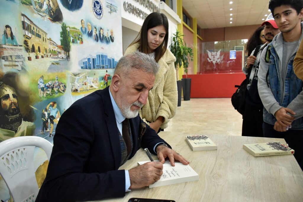 GAÜ’de “Talebe Mustafa” kitabı söyleşi ve imza günü yapıldı