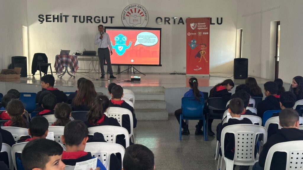 “Güvenli İnternet Eğitim Seminerleri” tüm ortaokul 6. sınıflarda verilmeye başlandı