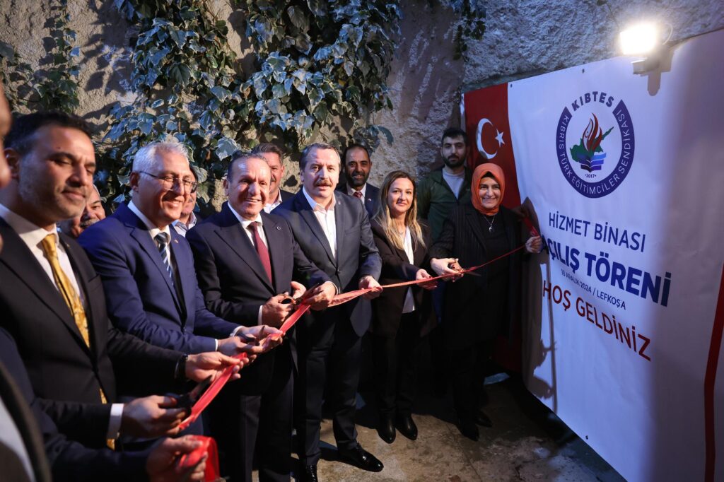 Kıbrıs Türk Eğitimciler Sendikası merkez binası açıldı