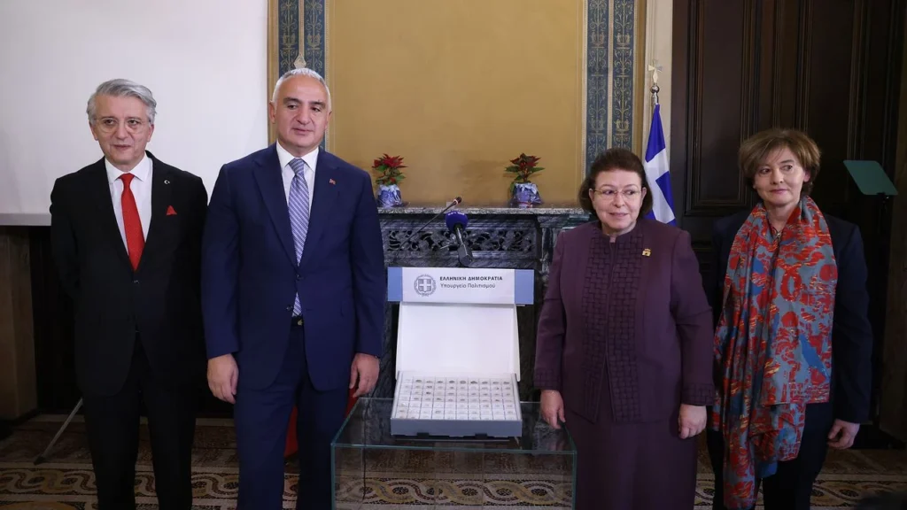 Yunanistan Türkiye’ye ilk defa tarihi eser iadesi gerçekleştirdi!