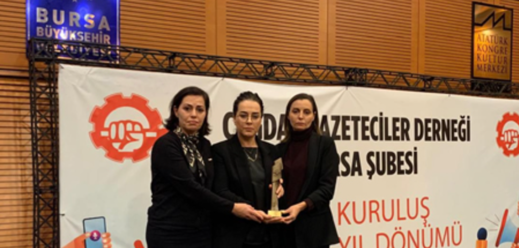 Çağdaş Gazeteciler Derneği Bursa Şubesi’nden Şampiyon Melekleri Yaşatma Derneği’ne ödül