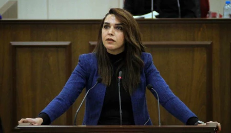 Fide Kürşat: “Hükümetin eğitimde imzası; Çadır, Konteynır ve kurultay arası”